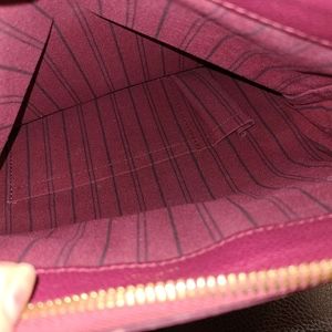 Cute Authentic LV Clutch